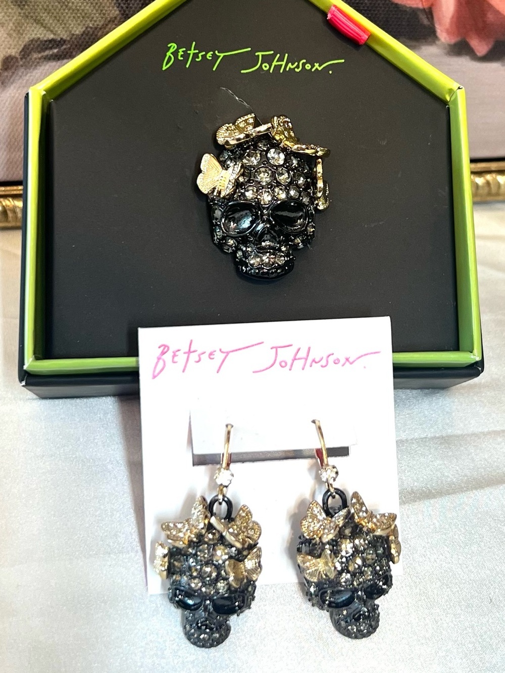 🦋☠️Betsey Johnson Black and Gold Crystal Skull Jewelry Set☠️🦋NWT
